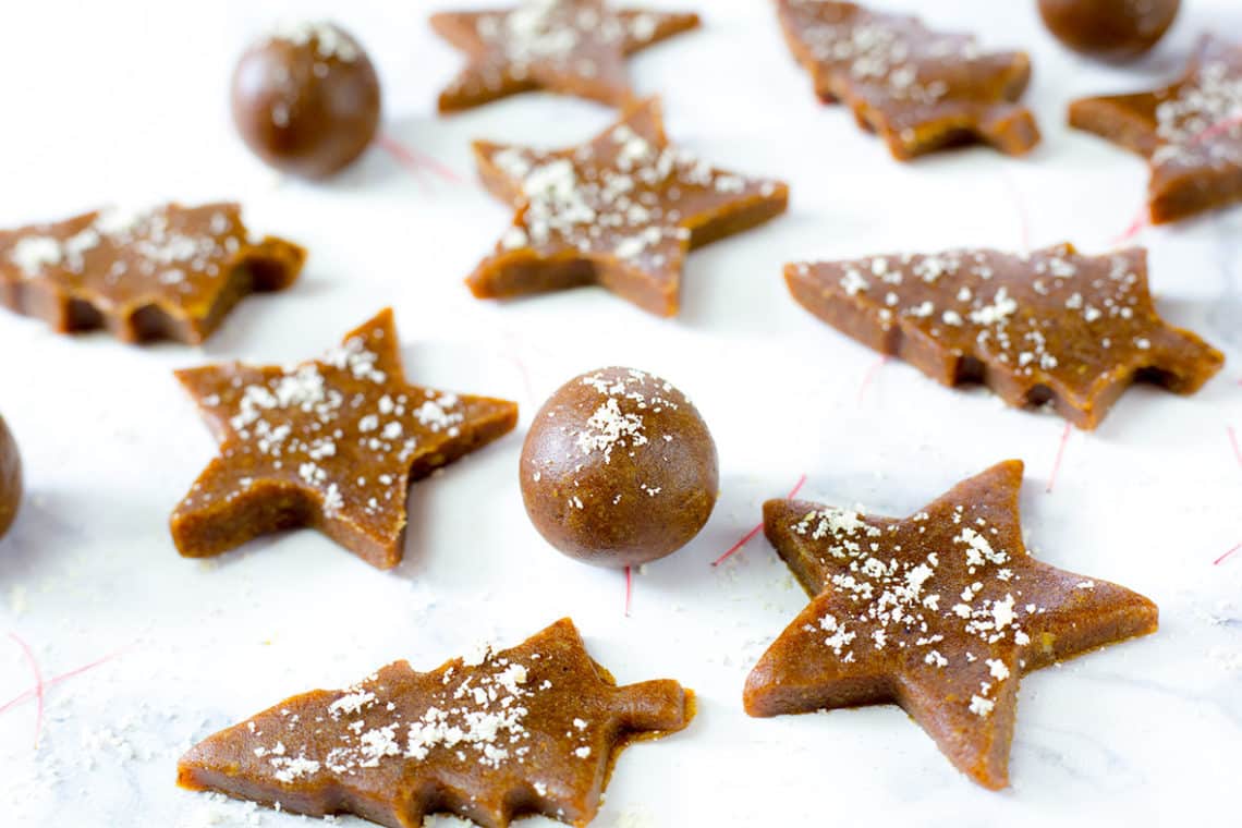 Gingerbread Yule Log - Delicious Little Bites