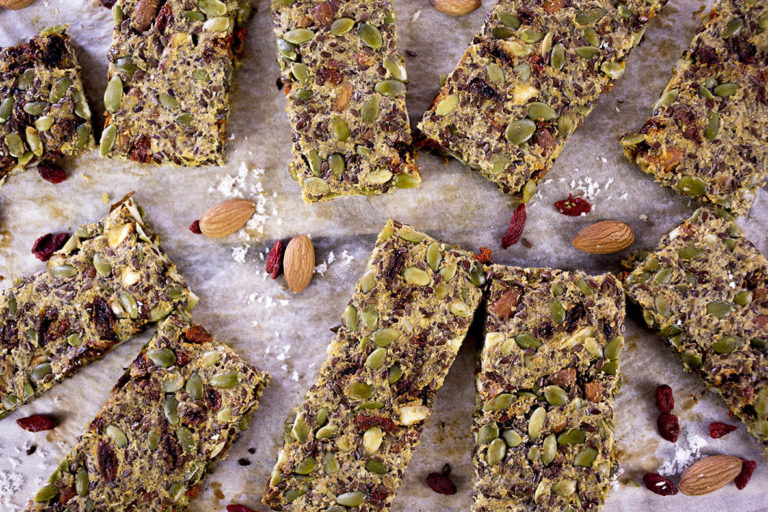 Paleo Nut Bar with Goji Berries – Sugar Free