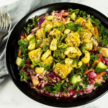Peanut-Miso Tempeh Bowl with Cashew Nuts - A hearty, healthy and delicious salad that will leave you satisfied. Gluten Free & Vegan.