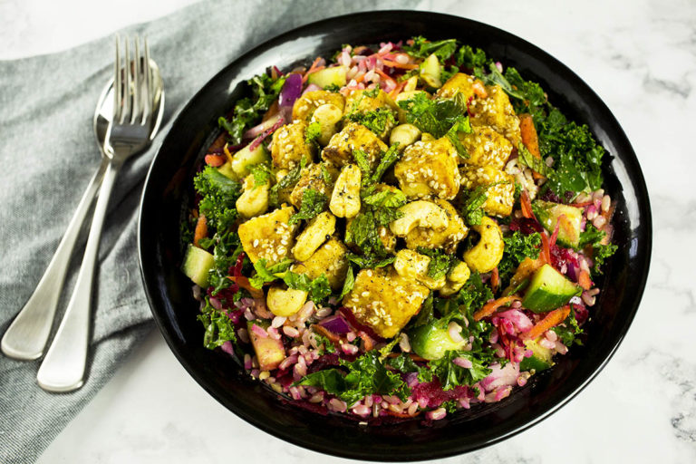 Peanut-Miso Tempeh Bowl with Cashew Nuts - A hearty, healthy and delicious salad that will leave you satisfied. Gluten Free & Vegan.