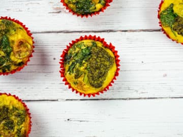 Healthy veggie egg muffins with broccoli, spinach, tomatoes and pesto, a healthy and tasty paleo breakfast or snack.