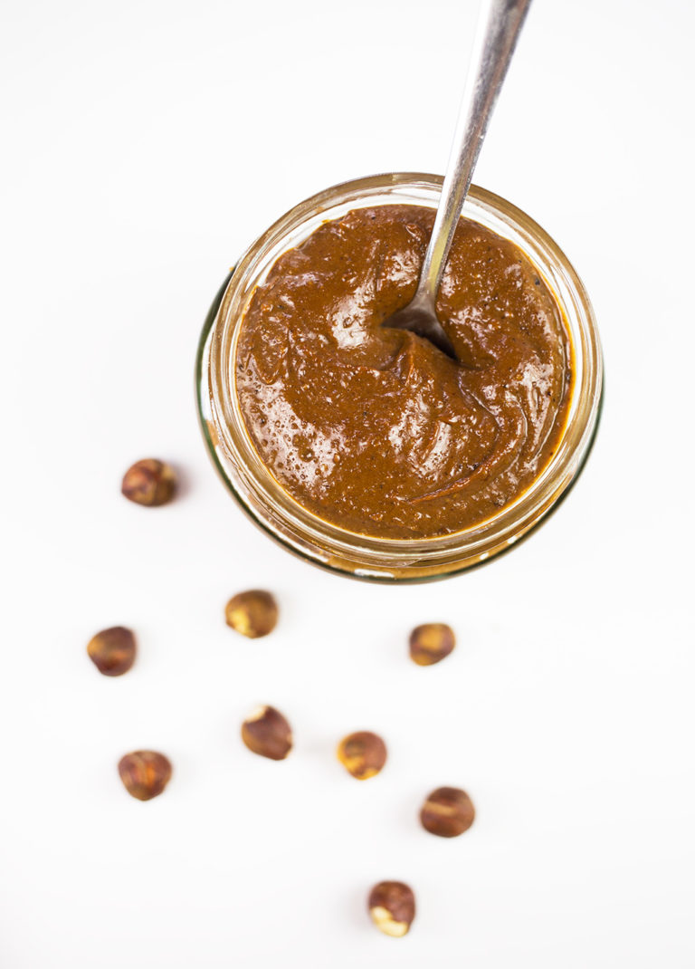 Homemade Nutella - A healthy version of nutella full of antioxidant rich cacao, smooth, chocolatey and tasty #dairyfree #paleo #refinedsugarfree