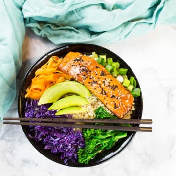 You will love this Gluten Free Teriyaki Salmon Bowl! This healthy salmon bowl makes a healthy and easy dinner that is full of veggies and flavour. #healthyasianfood #glutenfree #teriyaki #salmon #ricebowl #asianfood #seafood #teriyakisalmon #glutenfreedinner