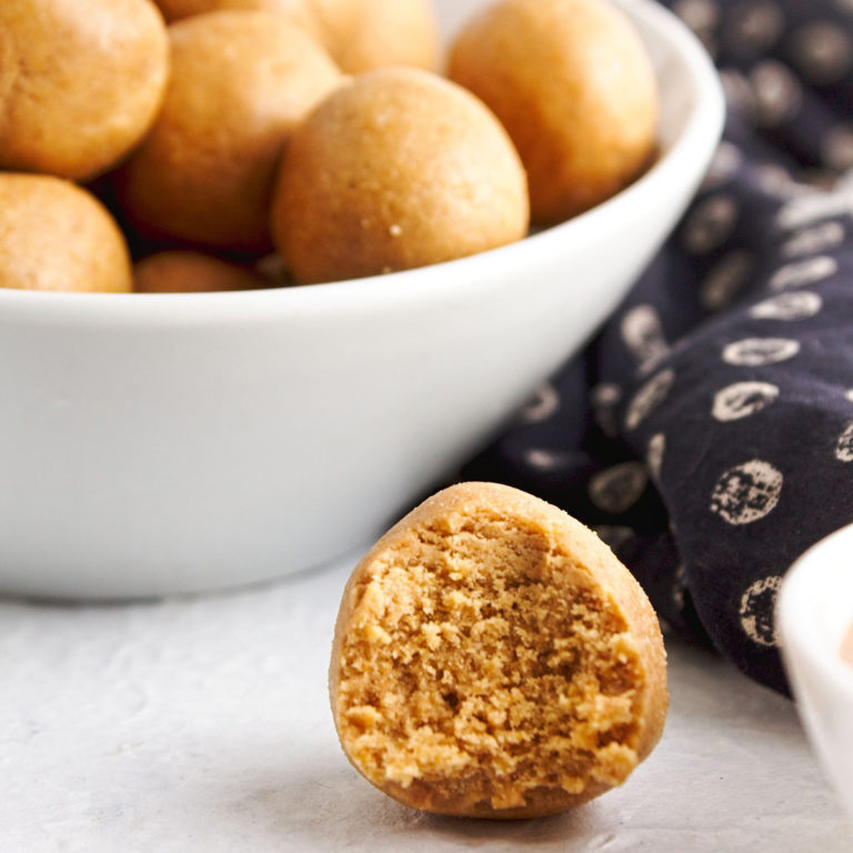 Peanut Butter Protein Balls (Vegan)